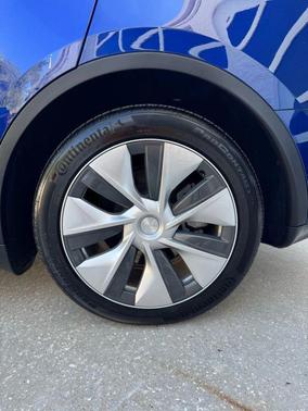 2023 Tesla Model Y Long Range Sport Utility 4D