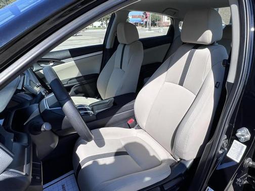 Photo 3 of 32 of 2018 Honda Civic LX