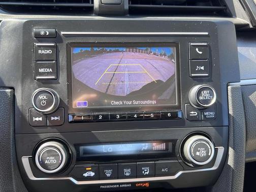 Photo 4 of 32 of 2018 Honda Civic LX