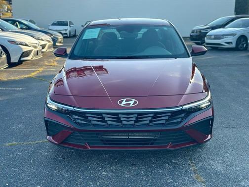 2024 Hyundai ELANTRA SE