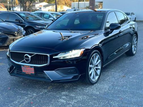 2020 Volvo S60 T6 Momentum
