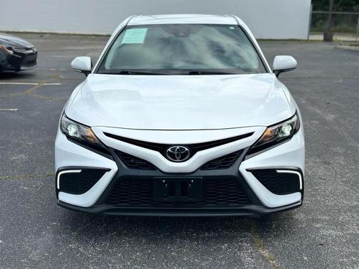 Ice Cap 2023 Toyota Camry SE