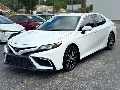 Ice Cap 2023 Toyota Camry SE