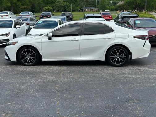 Ice Cap 2023 Toyota Camry SE