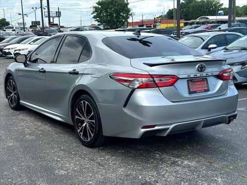 2020 Toyota Camry SE