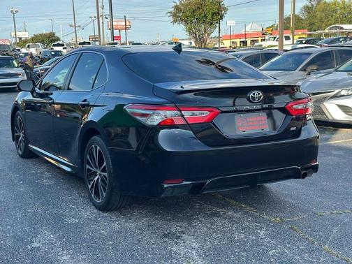 2020 Toyota Camry SE