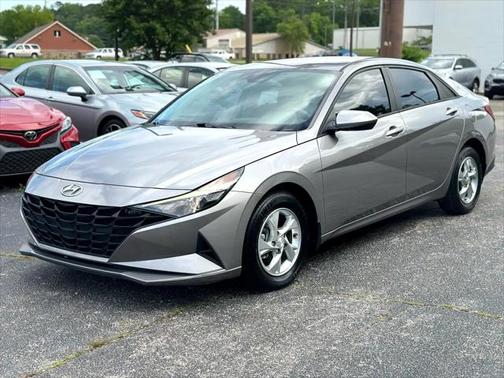 2022 Hyundai ELANTRA SE
