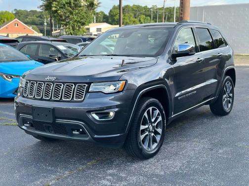Granite Crystal Metallic Clearcoat 2017 Jeep Grand Cherokee Overland