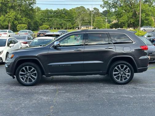 Granite Crystal Metallic Clearcoat 2017 Jeep Grand Cherokee Overland
