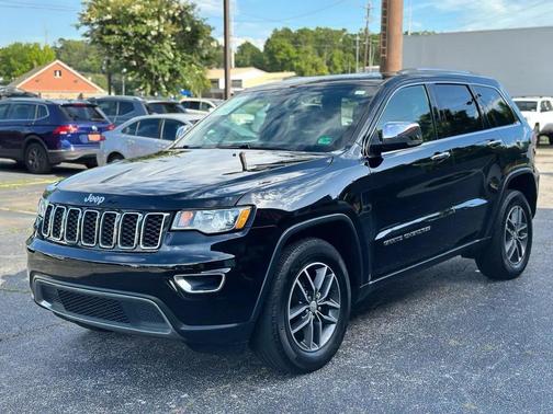 Diamond Black Crystal Pearlcoat 2017 Jeep Grand Cherokee Limited