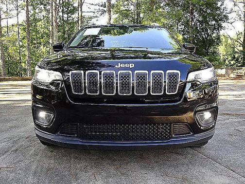 Photo 5 of 32 of 2019 Jeep Cherokee Latitude