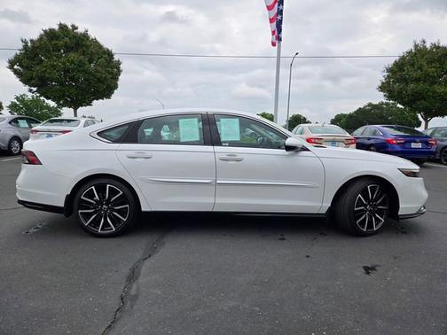 2025 Honda Accord Hybrid 