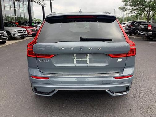2024 Volvo XC60 Recharge Plug-In Hybrid T8 Ultimate Dark Theme