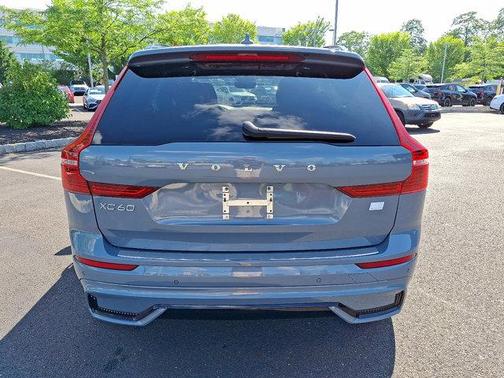 2024 Volvo XC60 Recharge Plug-In Hybrid T8 Ultimate Dark Theme