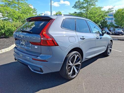 2024 Volvo XC60 Recharge Plug-In Hybrid T8 Ultimate Dark Theme