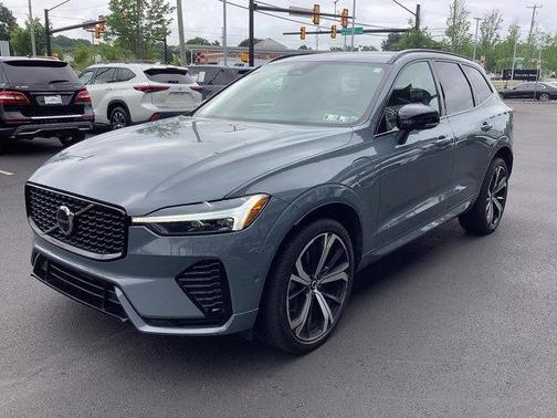 2024 Volvo XC60 Recharge Plug-In Hybrid T8 Ultimate Dark Theme