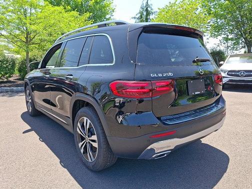 2025 Mercedes-Benz GLB 250 4MATIC