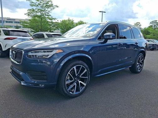 2021 Volvo XC90 T6 Momentum