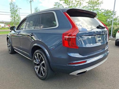 2021 Volvo XC90 T6 Momentum