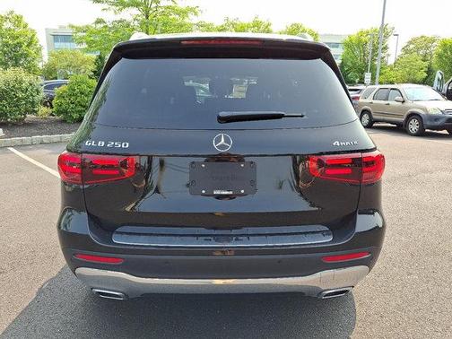 2025 Mercedes-Benz GLB 250 4MATIC