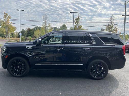 2023 GMC Yukon SLT