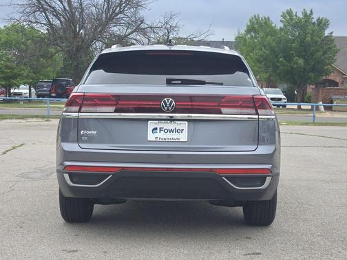 Platinum Gray Metallic 2024 Volkswagen Atlas Cross Sport 2.0T SE
