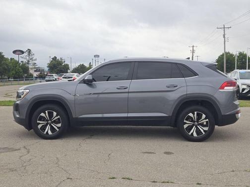 Platinum Gray Metallic 2024 Volkswagen Atlas Cross Sport 2.0T SE