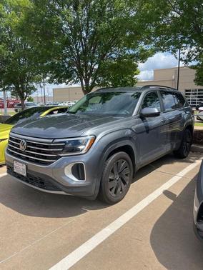 Platinum Gray Metallic 2024 Volkswagen Atlas 2.0T SE w/Technology