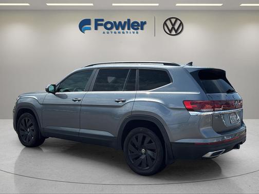 Platinum Gray Metallic 2024 Volkswagen Atlas 2.0T SE w/Technology