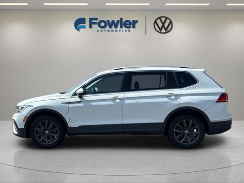 Pure White 2022 Volkswagen Tiguan 2.0T SE