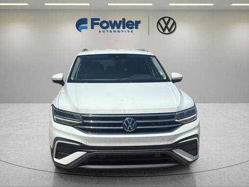 Pure White 2022 Volkswagen Tiguan 2.0T SE