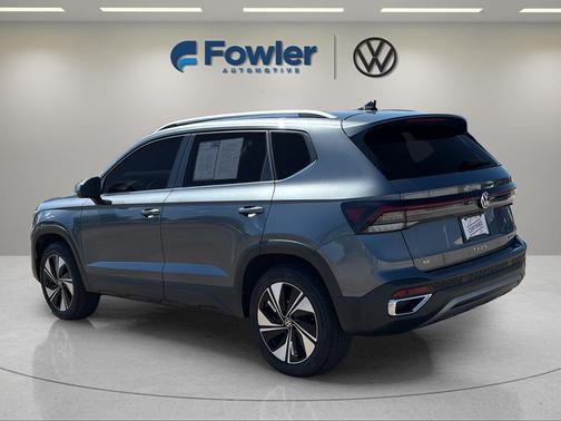 Platinum Gray Metallic 2025 Volkswagen Taos 1.5T SE