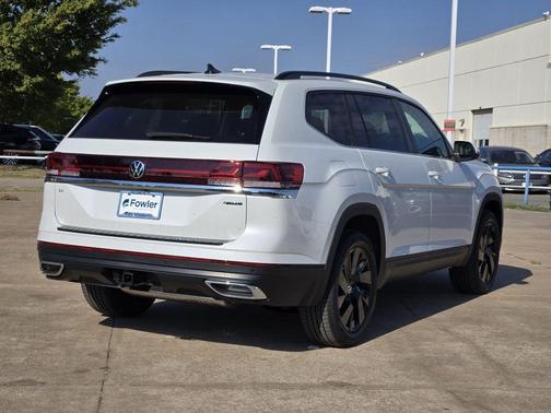 Opal White Pearl 2026 Volkswagen Atlas 2.0T SE w/Technology