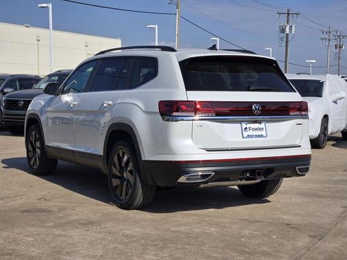 Opal White Pearl 2026 Volkswagen Atlas 2.0T SE w/Technology
