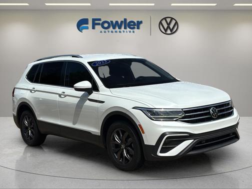 Opal White Pearl Effect 2023 Volkswagen Tiguan 2.0T SE