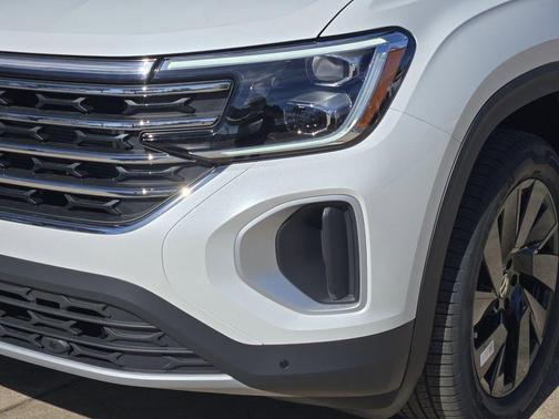 Opal White Pearl 2026 Volkswagen Atlas 2.0T SE W/TECHNOLOGY