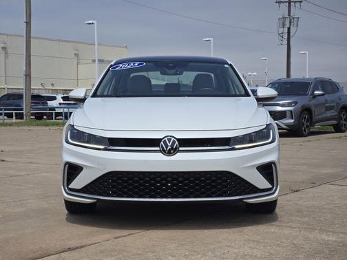 Opal White Pearl Effect 2025 Volkswagen Jetta 1.5T SE