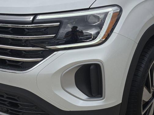 White 2026 Volkswagen Atlas 2.0T SE W/TECHNOLOGY