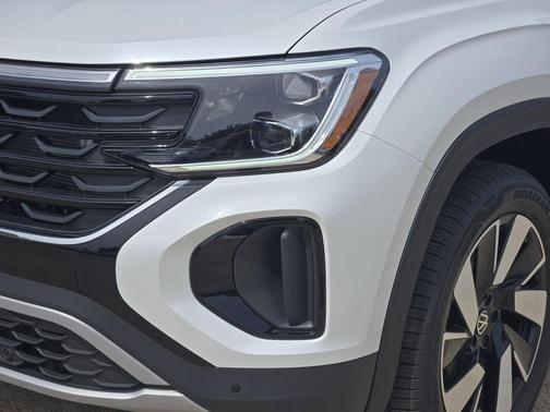 Opal White Pearl 2026 Volkswagen Atlas Cross Sport 2.0T SE W/TECHNOLOGY