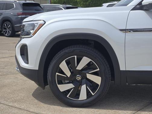 Opal White Pearl 2026 Volkswagen Atlas Cross Sport 2.0T SE W/TECHNOLOGY