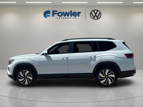 Pure White 2024 Volkswagen Atlas 2.0T SE w/Technology