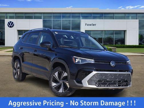 Deep Black Pearl Effect 2026 Volkswagen Taos 1.5T SE