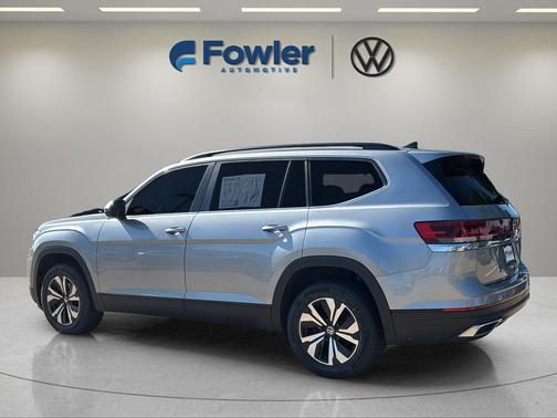 Silver Bird Metallic 2024 Volkswagen Atlas 2.0T SE