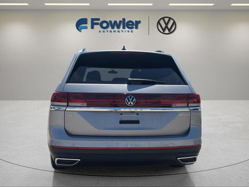Silver Bird Metallic 2024 Volkswagen Atlas 2.0T SE