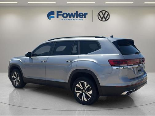 Silver Bird Metallic 2024 Volkswagen Atlas 2.0T SE