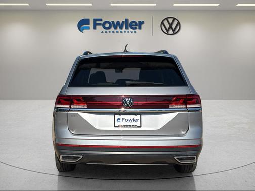 Silver Bird Metallic 2024 Volkswagen Atlas 2.0T SE