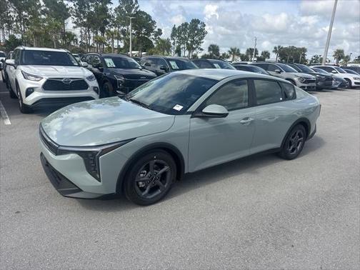 2025 Kia K4 LX