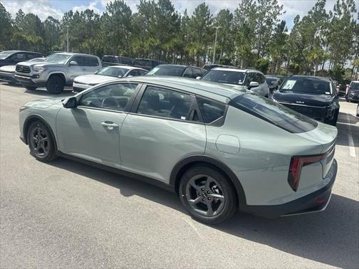 2025 Kia K4 LX