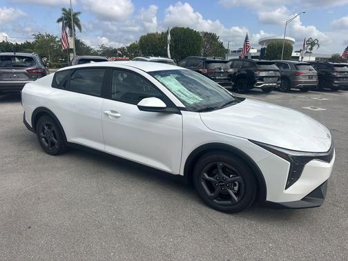 Snow White Pearl 2026 Kia K4 LXS