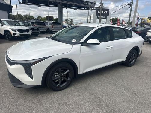 Snow White Pearl 2026 Kia K4 LXS